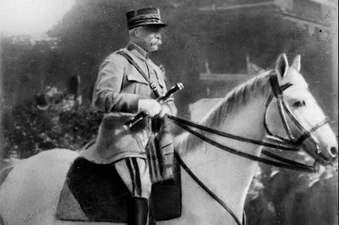 Petain héros de la première guerre mondiale Verdun
